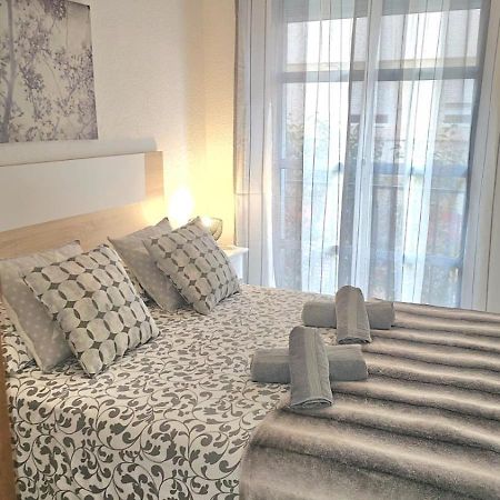 Ideal Holiday Apartment One Bedroom City Center Málaga Kültér fotó