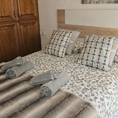 Ideal Holiday Apartment One Bedroom City Center Málaga Kültér fotó