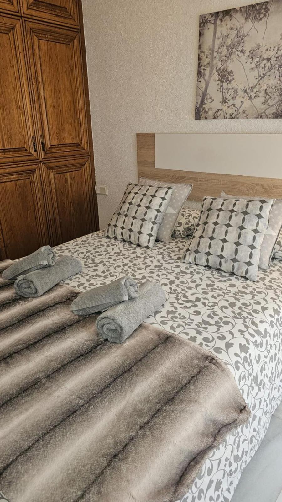 Ideal Holiday Apartment One Bedroom City Center Málaga Kültér fotó