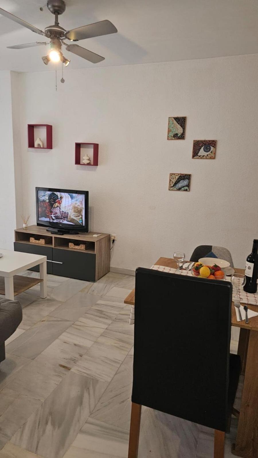 Ideal Holiday Apartment One Bedroom City Center Málaga Kültér fotó