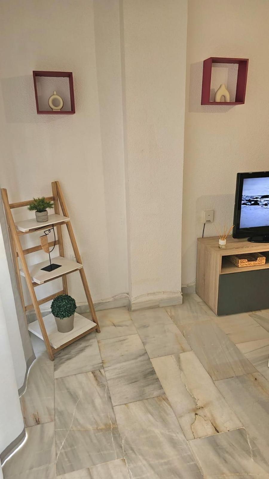 Ideal Holiday Apartment One Bedroom City Center Málaga Kültér fotó