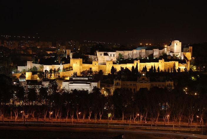 Ideal Holiday Apartment One Bedroom City Center Málaga Kültér fotó